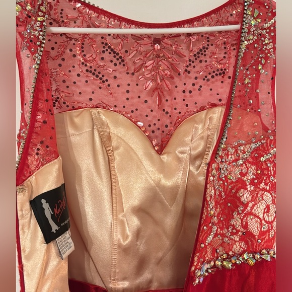 Mac Duggal 82066M in Red. Gorgeous dress - Picture 4 of 10